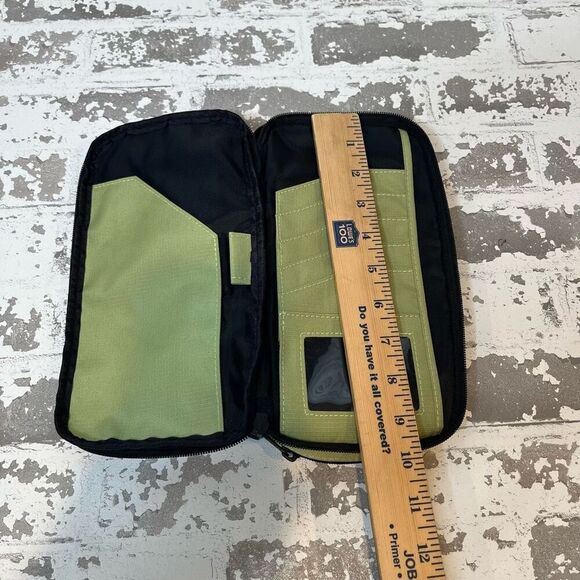 L.L. Bean | green travel wallet with strap - Picture 3 of 10